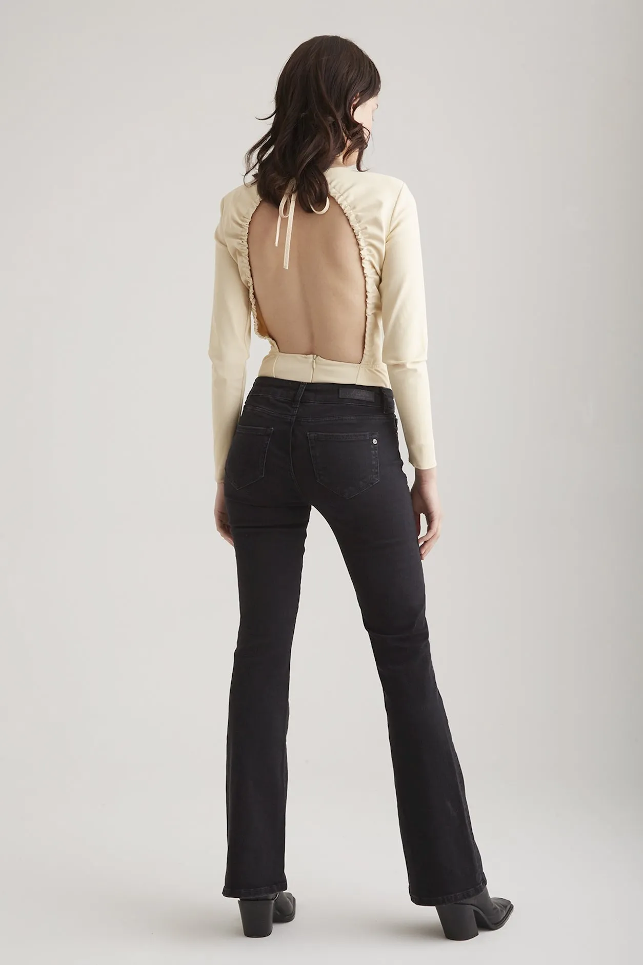 Laura - Mid Waist Flare Jeans - Black Vintage
