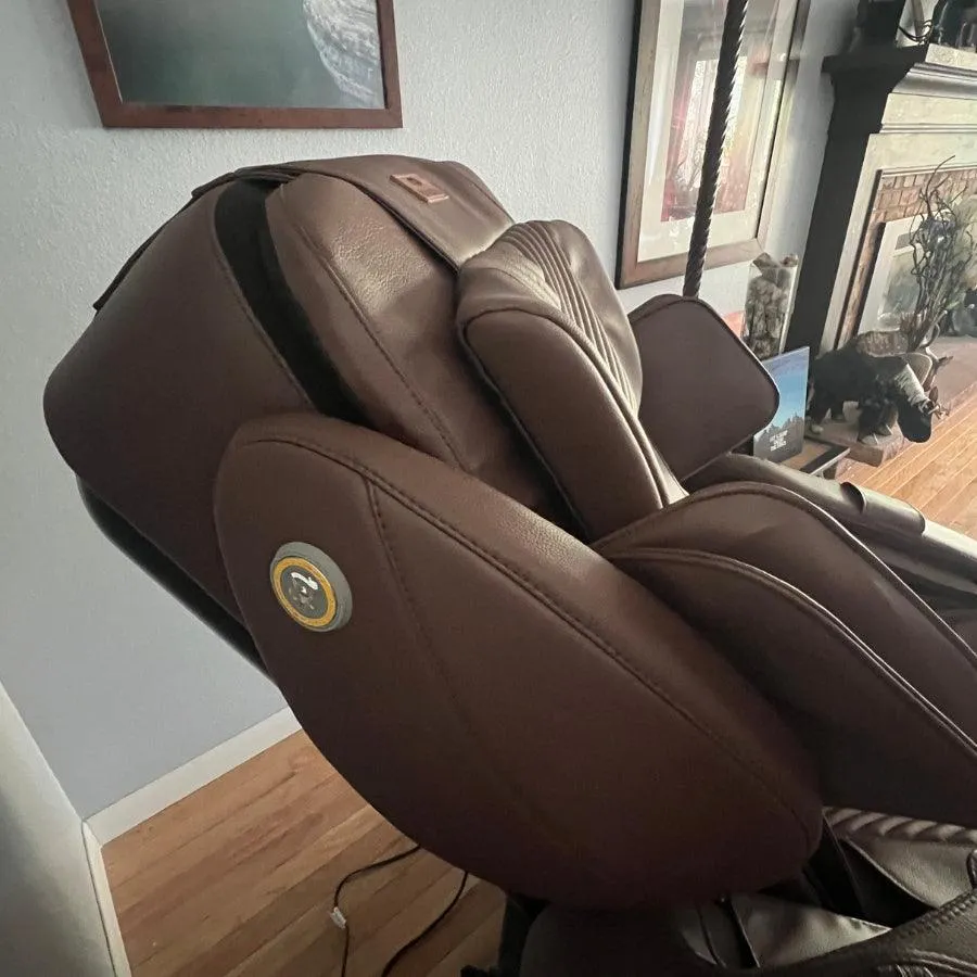 Luraco i9 Max Special Edition Massage Chair - Open Box